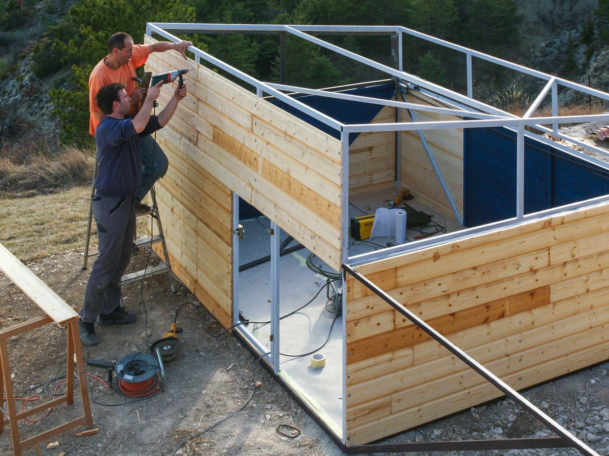Attaching the walls on a Roll-off Roof Observatory